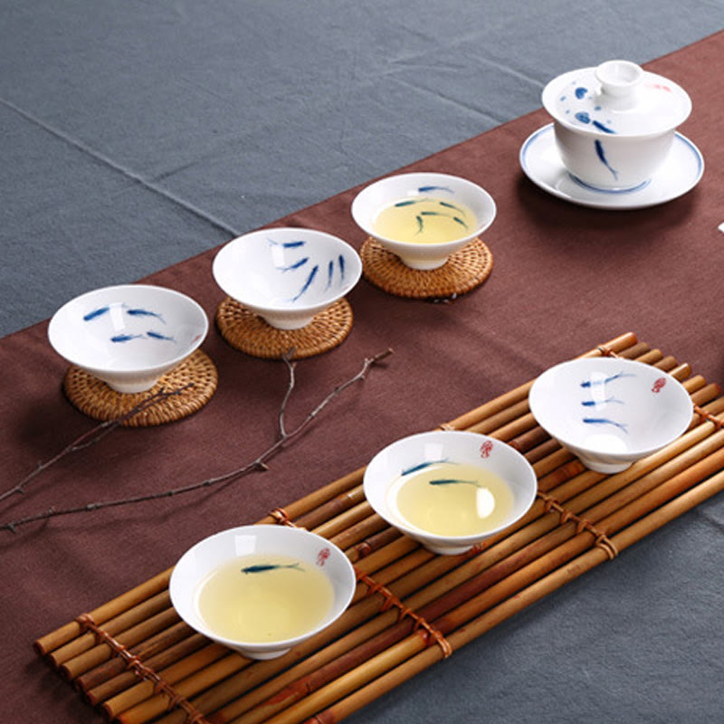 Tasse à thé en céramique de poisson koï en porcelaine bleue et blanche de Jingdezhen Buddha Stones