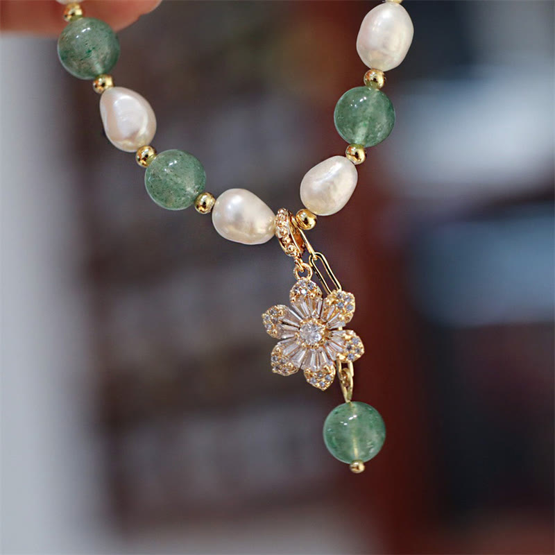 Bracelet d'amour avec breloque en forme de fleur de perle de quartz vert fraise naturel Buddha Stones