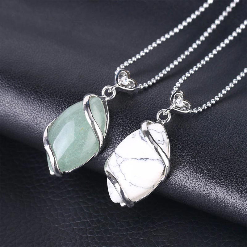 Collier pendentif en pierre de cristal naturel à motif marquise Buddha Stones
