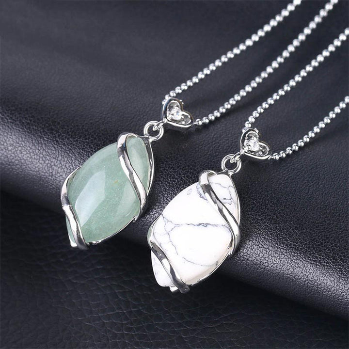 Collier pendentif en pierre de cristal naturel à motif marquise Buddha Stones