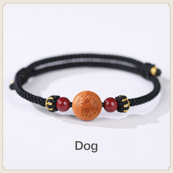 Bracelet de richesse en bois de pêche naturel Buddha Stones et caractère Fu du zodiaque chinois sculpté en cinabre