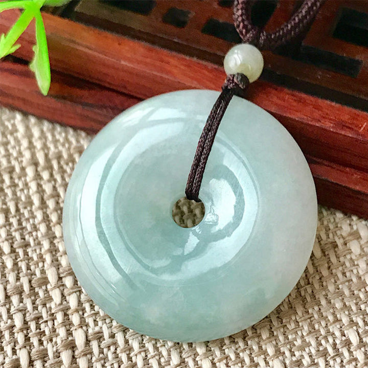 Collier pendentif porte-bonheur en jade rond avec Buddha Stones