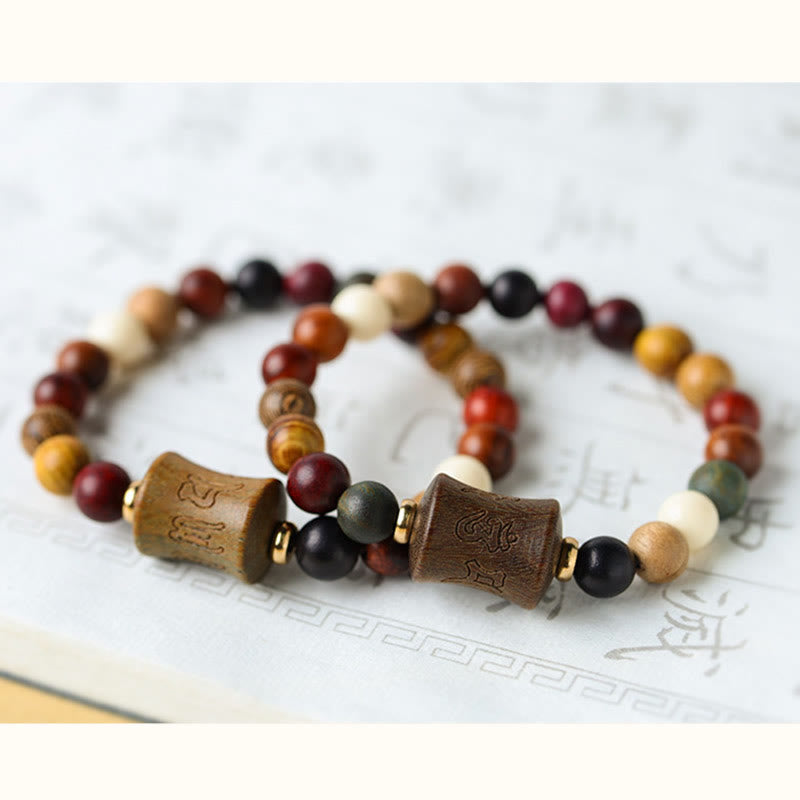 Bracelet de protection Om Mani Padme Hum en bois de santal multicolore du Tibet