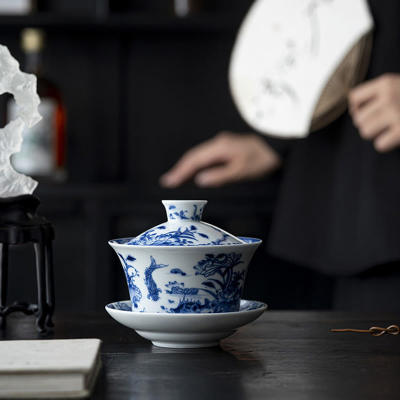 Buddha Stones Porcelaine Bleue et Blanche Lotus Koi Poisson Danse du Lion Pastèque Céramique Gaiwan Sancai Tasse à Thé Kung Fu Tasse à Thé Et Soucoupe Avec Couvercle 300 ml