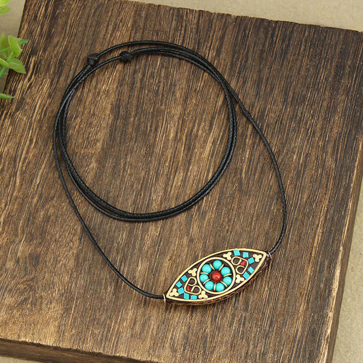 Collier pendentif en perles turquoises du Tibet avec Buddha Stones et motif marquise, protection et force