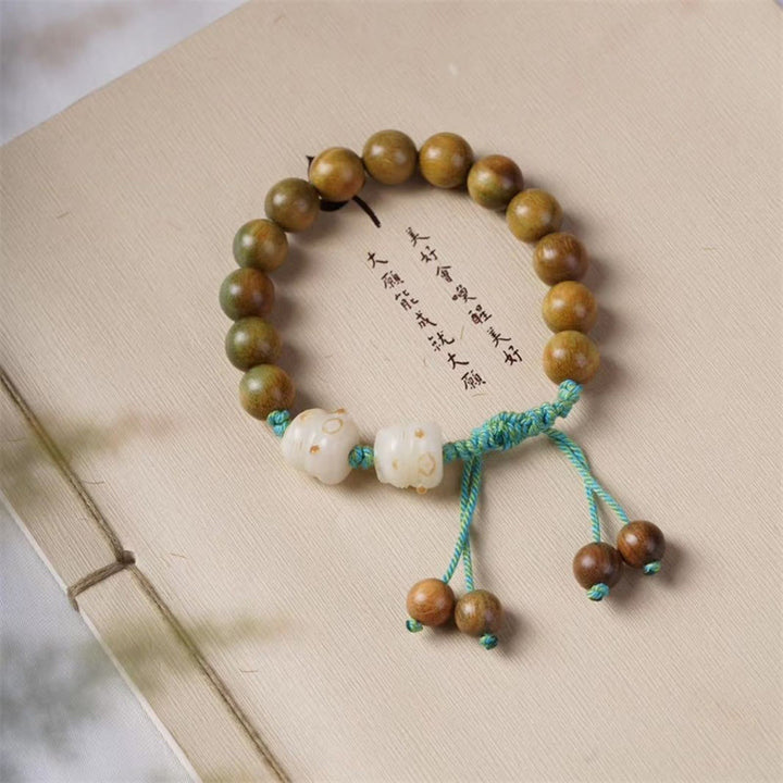 Bracelet porte-bonheur positif en bois de santal vert et graines de Bodhi avec Buddha Stones - Bois de santal vert (tour de poignet 14-15 cm) - image 1