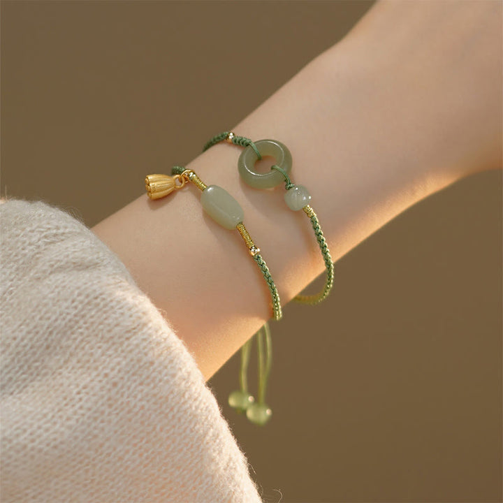 Bracelet en corde avec perles porte-bonheur et breloque en jade et Buddha Stones