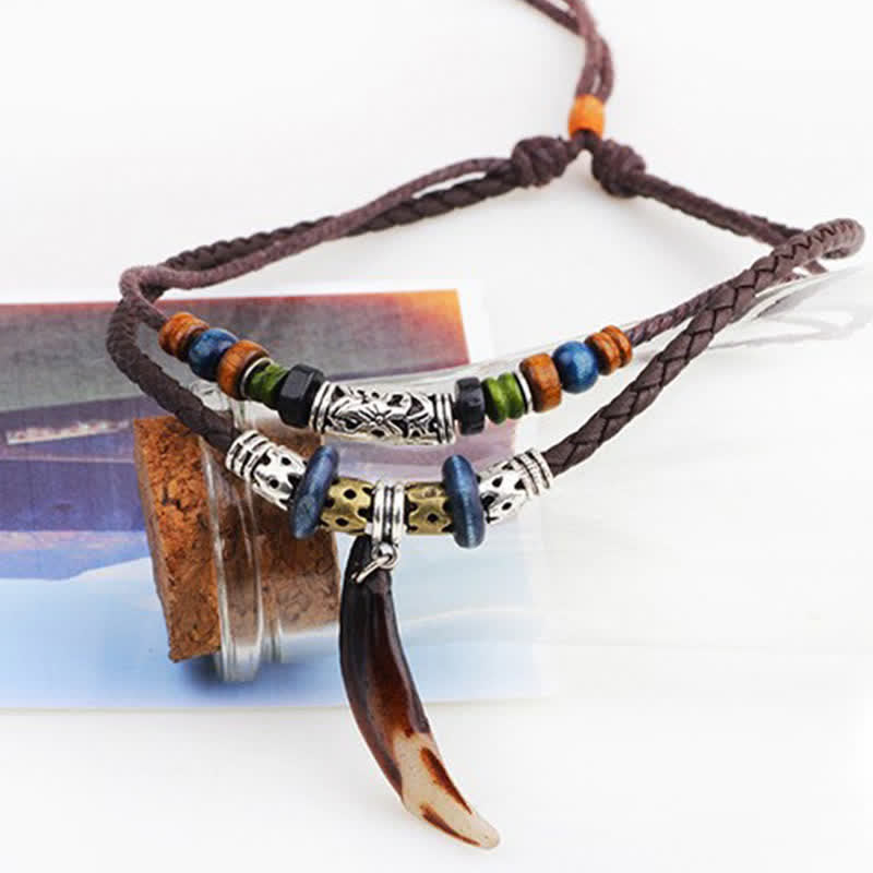 Collier avec pendentif en perles à motif de dents de loup ethniques