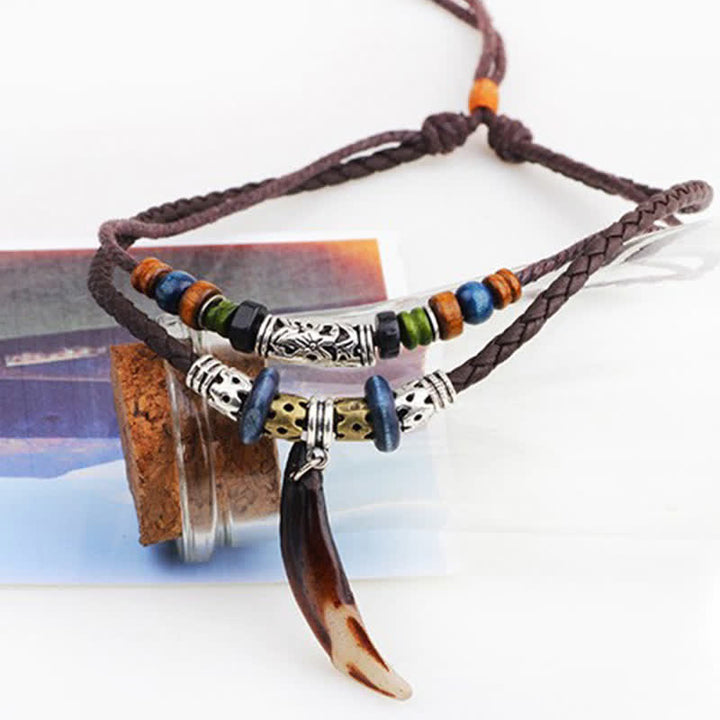 Collier avec pendentif en perles à motif de dents de loup ethniques