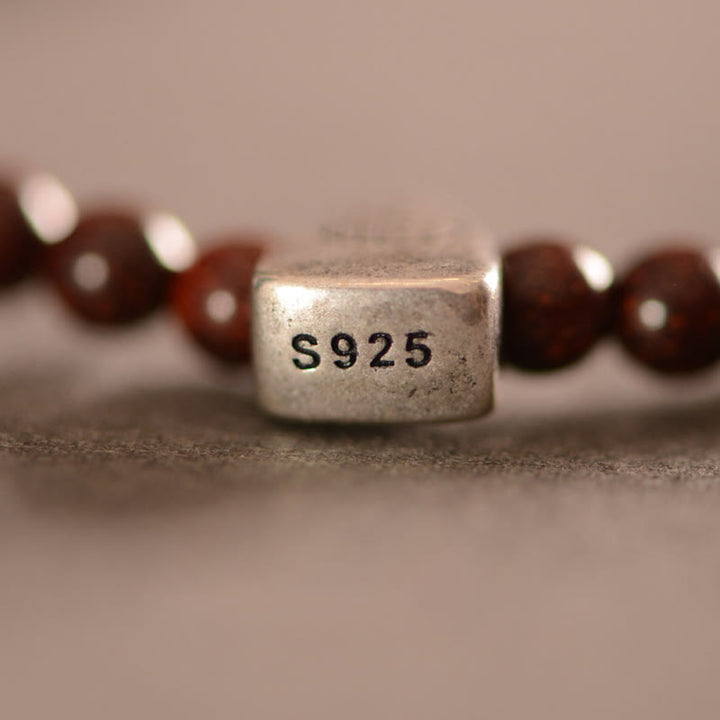 Bracelet triple tour en argent Buddha Stones 925 avec petites feuilles indiennes en bois de santal rouge et protection du caractère Fu