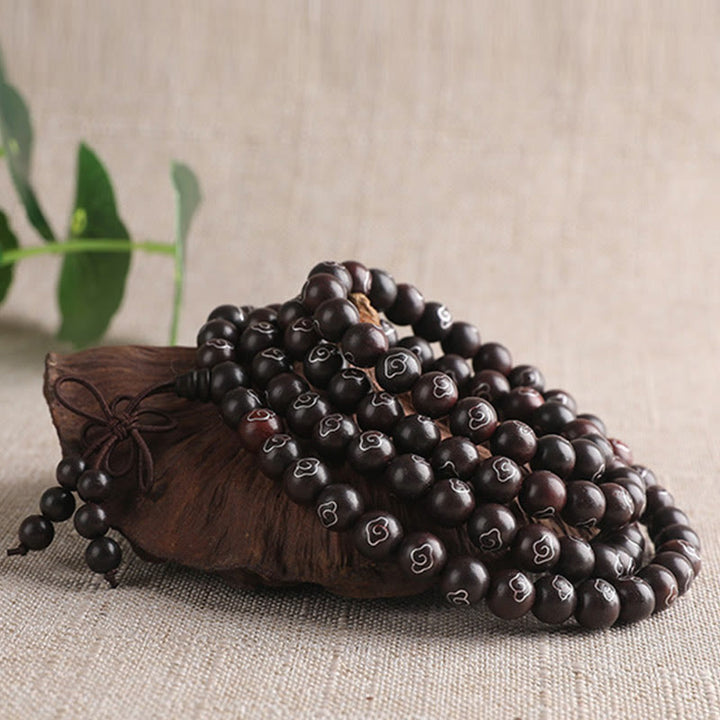 Bracelet de protection en argent sterling 925 avec petites feuilles incrustées de Buddha Stones en bois de santal rouge Om Mani Padme Hum et nuages de bon augure