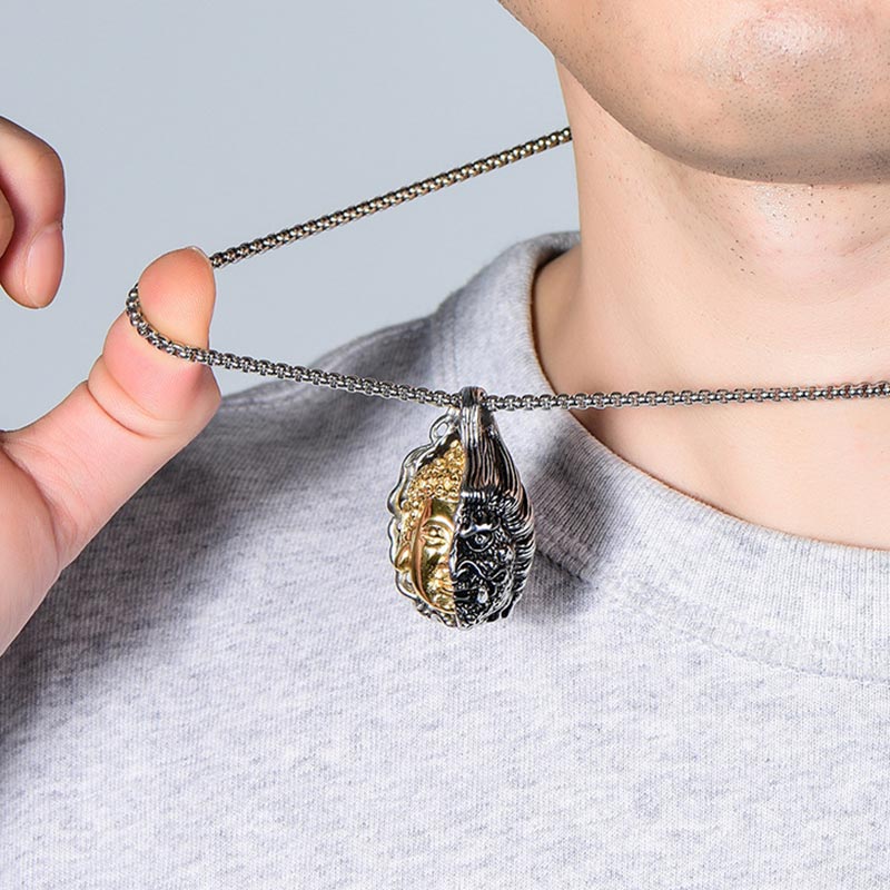 Collier puissant mi-bouddha mi-diable en Buddha Stones