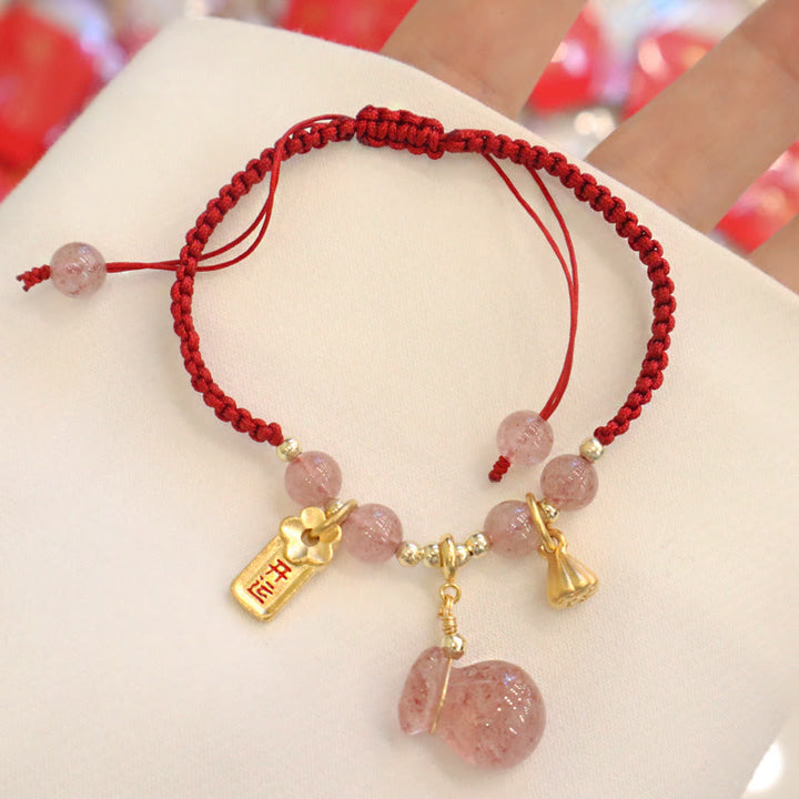 Bracelet tressé en fil rouge avec breloque de guérison en quartz fraise naturel et Buddha Stones