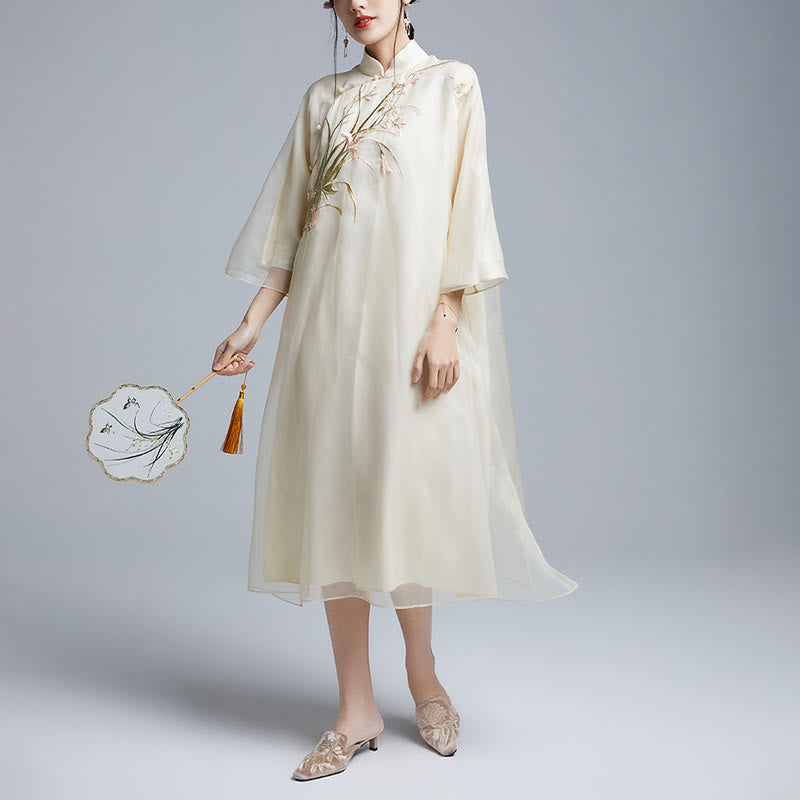 Robe qipao vintage en soie de Buddha Stones 100 % 6 momme avec broderie de fleurs et de papillons pour femme