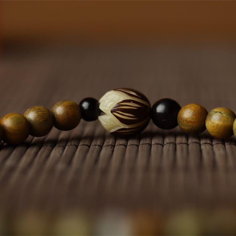 Bracelet double tour apaisant en bois de santal vert et graines de lotus Buddha Stones