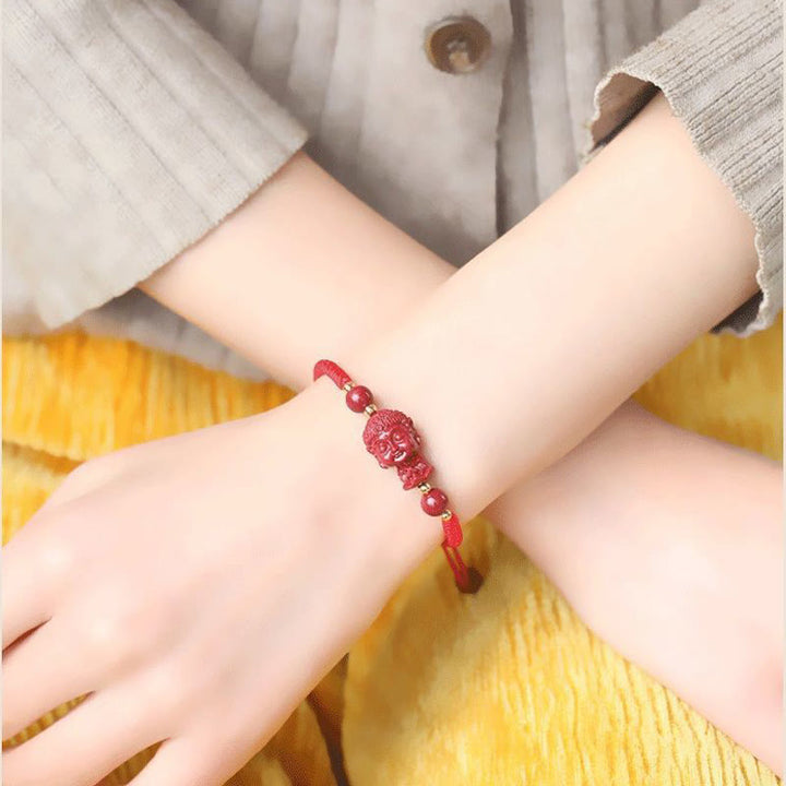 Bracelet en cordon avec amulette de bénédiction en cinabre et Buddha Stones du zodiaque chinois
