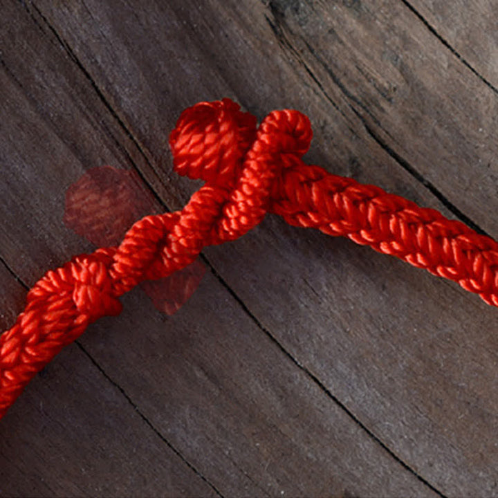 Bracelet tressé fait main avec un design simple et des nœuds chinois pour la force et la chance