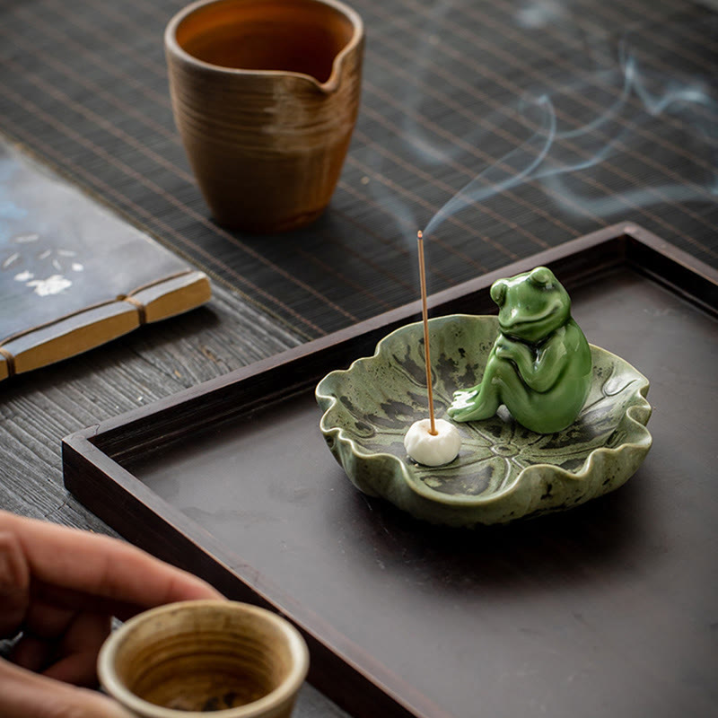 Brûleur d'encens en céramique avec motif de grenouille et de méditation en forme de Buddha Stones