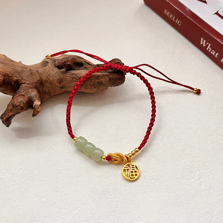 Bracelet porte-bonheur en corde rouge avec perles de jade fabriquées à la main par Buddha Stones