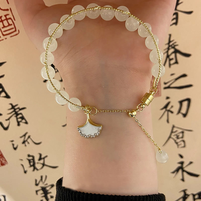 Bracelet porte-bonheur en perles de jade et feuilles de ginkgo de Buddha Stones