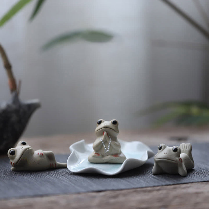 Statue de petite grenouille en céramique en méditation - image 1