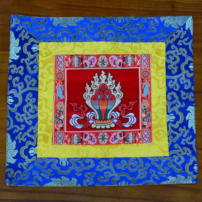 Tapis d'autel de prière Force de méditation Nœud sans fin Vajra Man-Bcu Kalachakra Symboles de bon augure
