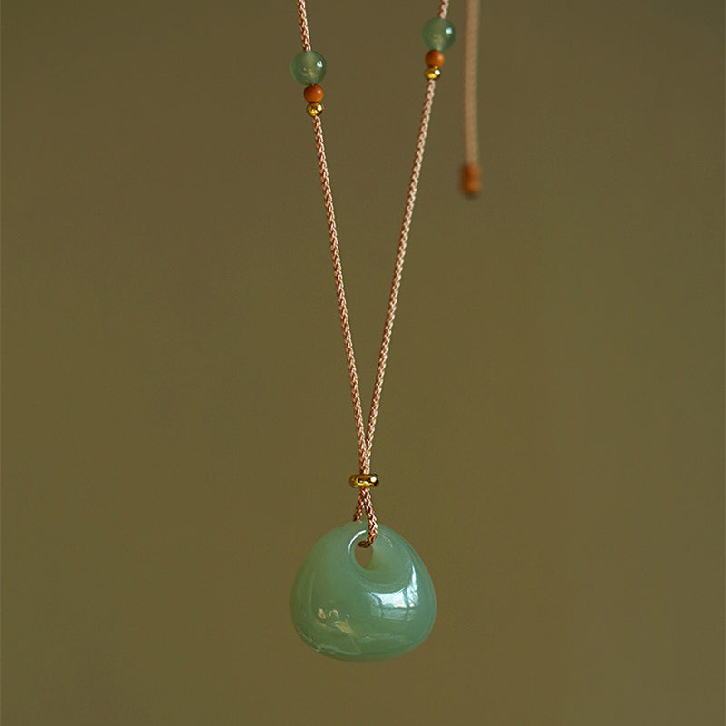 Collier pendentif porte-bonheur et prospérité en jade naturel Buddha Stones (couleur aléatoire)