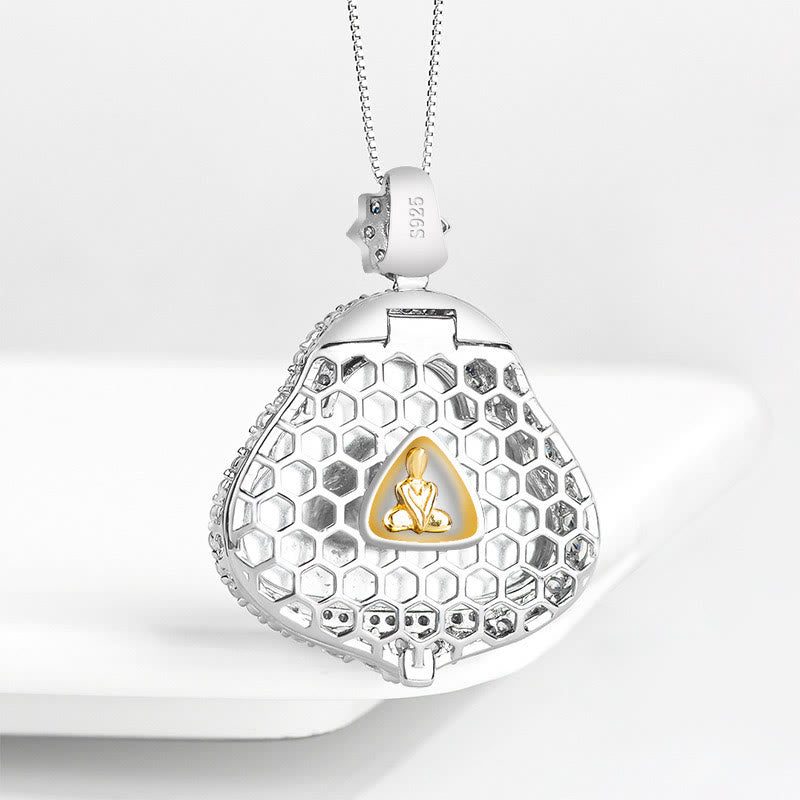 Collier Buddha Stones en jade naturel représentant un Bouddha rieur, symbole de chance et d'abondance, avec chaîne en acier titane. - image 2