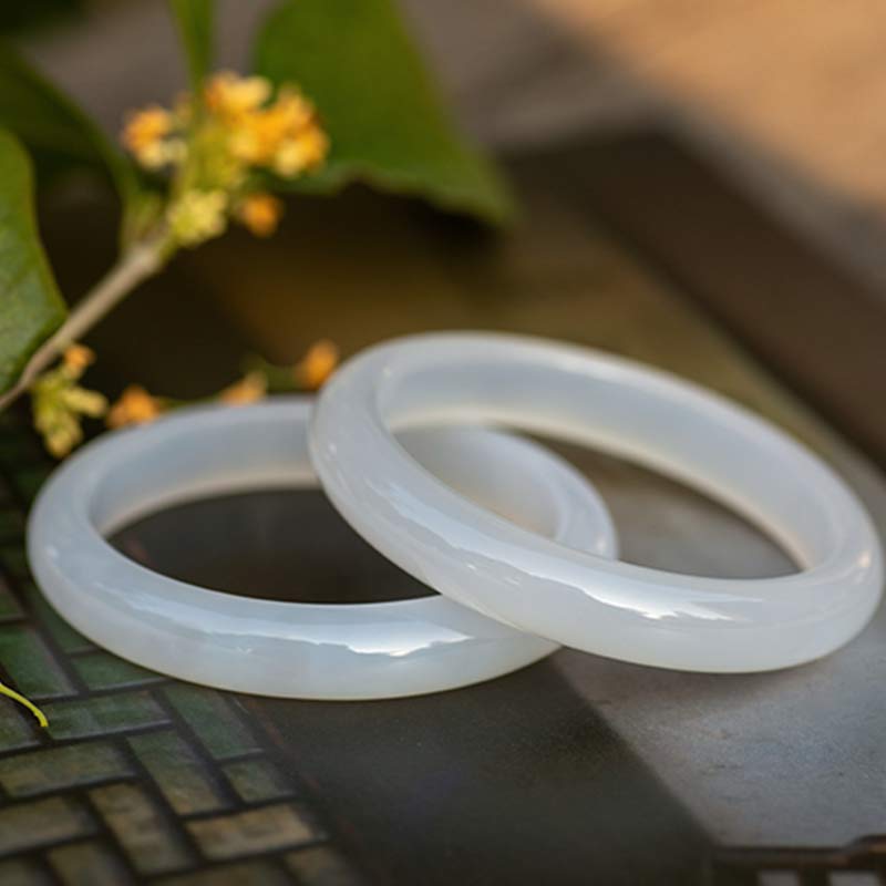 Bracelet jonc harmonieux en Buddha Stones en calcédoine naturelle