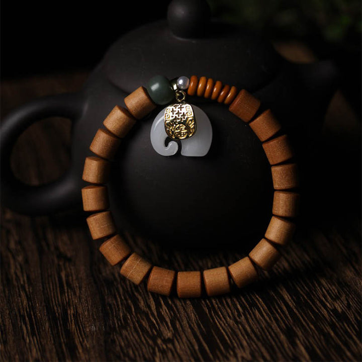 Bracelet de protection éléphant en jade et bois de santal