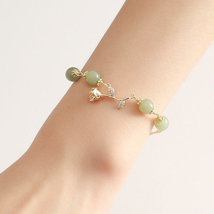 Bracelet porte-bonheur en jade Hetian plaqué or 14 carats avec Buddha Stones et fleur de rose dorée