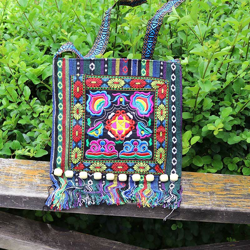 Sac à bandoulière en toile de camélia brodé à la main tibétain