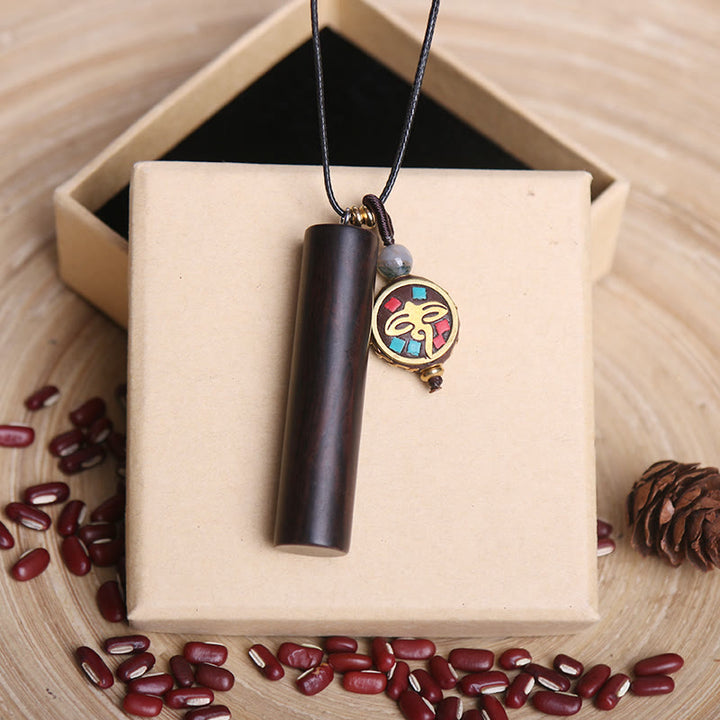 Collier pendentif en perles dzi en bois d'ébène tibétain avec symbole de paix et de calme