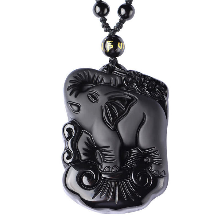 Collier avec pendentif en obsidienne noire et protection d'éléphant