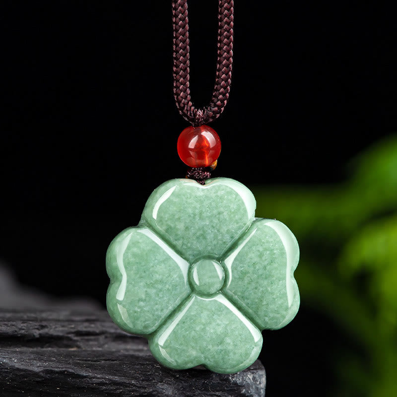 Collier pendentif trèfle à quatre feuilles en jade naturel porte - bonheur et prospérité