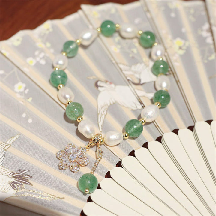 Bracelet d'amour avec breloque en forme de fleur de perle de quartz vert fraise naturel Buddha Stones