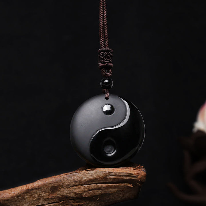 Collier pendentif Yin Yang sculpté en Buddha Stones en obsidienne noire, taoïsme, cinq montagnes sacrées, mantra à neuf caractères, purification - Yin-Yang - image 0