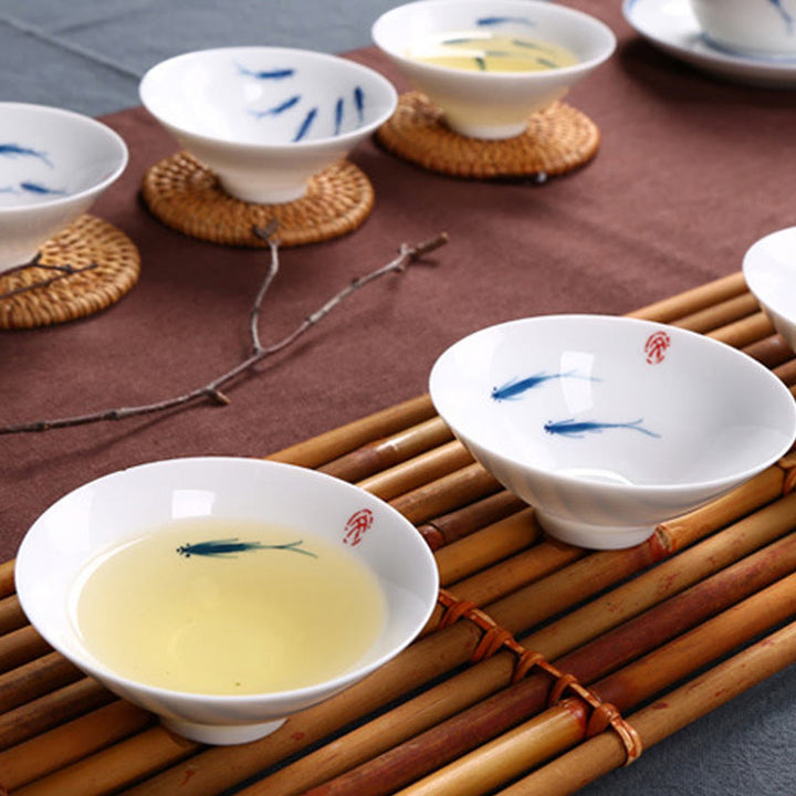 Tasse à thé en céramique de poisson koï en porcelaine bleue et blanche de Jingdezhen Buddha Stones