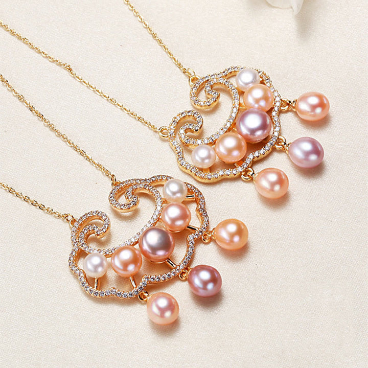 Buddha Stones en perles naturelles plaquées or 18 carats et breloque en forme de cadenas chinois