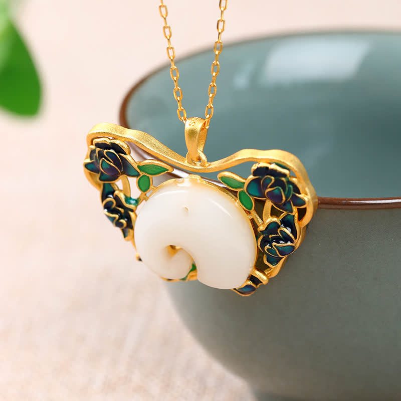 Collier pendentif en jade blanc avec éléphant, papillon, lotus, succès