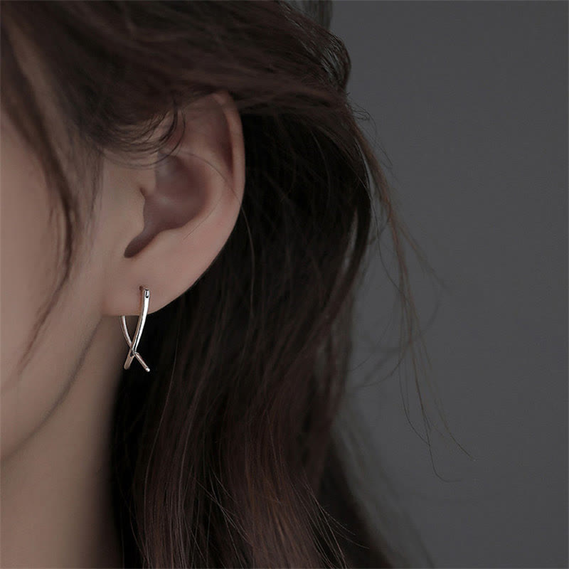 Boucles d'oreilles créoles porte-bonheur à motif géométrique croisé