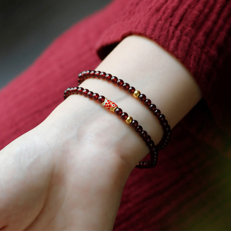 Bracelet de protection en grenat naturel avec poisson koï en or 999 de Buddha Stones - image 10