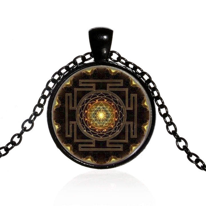 Collier de pierres précieuses du temps sacré Sri Yantra