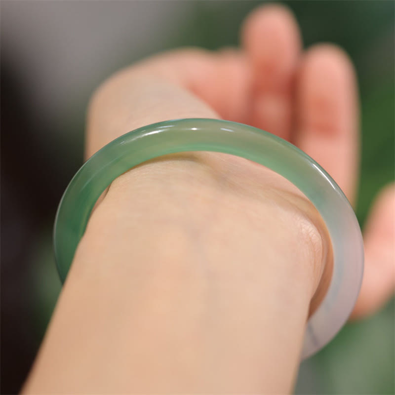 Bracelet manchette positif en agate calcédoine blanche et verte naturelle de Buddha Stones