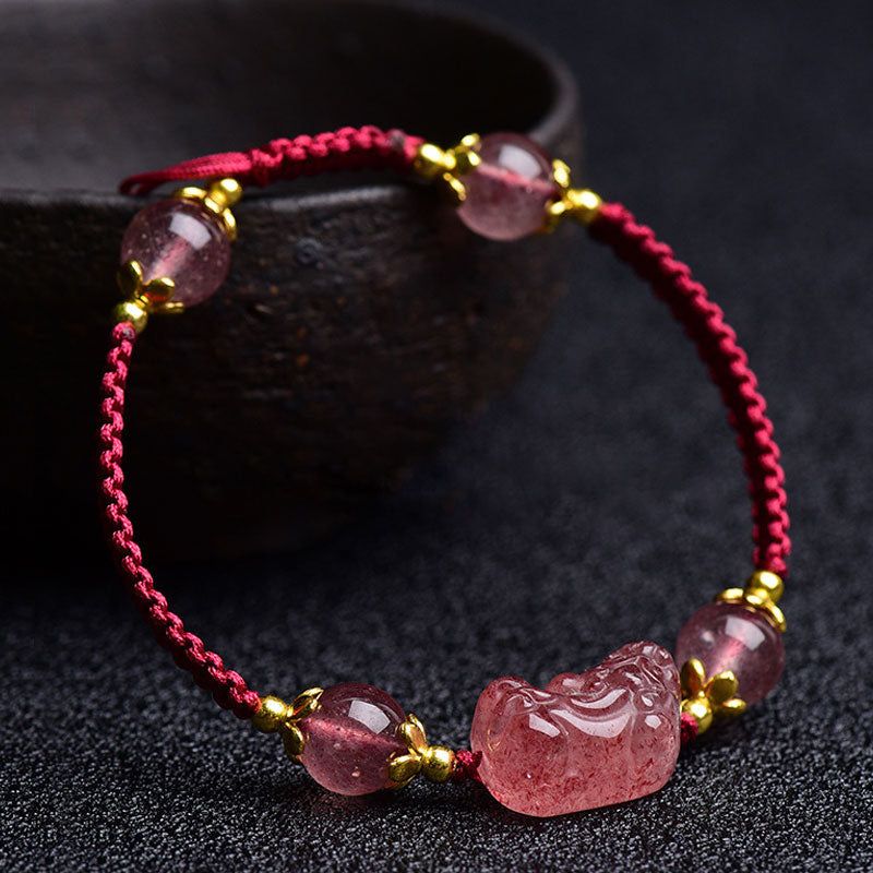 Bracelet porte-bonheur en fil rouge avec breloque Pixiu en cristal naturel de fraise de Buddha Stones