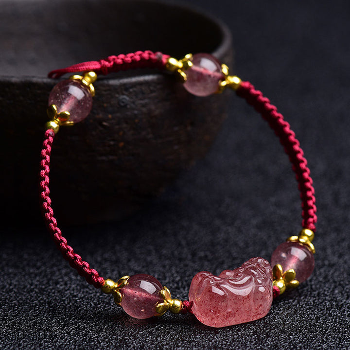 Bracelet porte-bonheur en fil rouge avec breloque Pixiu en cristal naturel de fraise de Buddha Stones