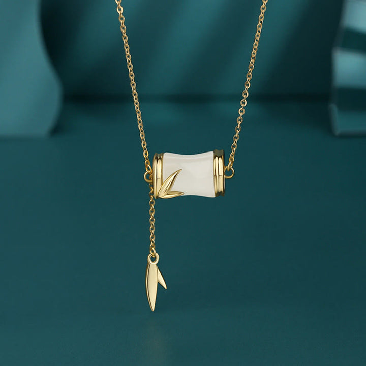 Collier pendentif porte-bonheur en feuille de bambou en jade blanc Hetian en argent sterling 925 et or 22 carats avec Buddha Stones
