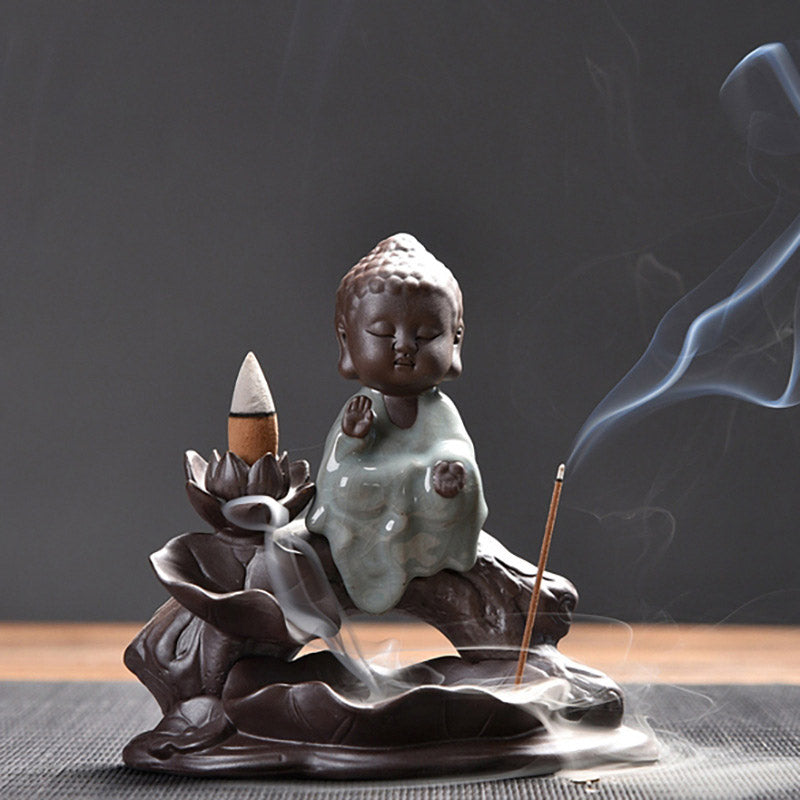Brûleur d'encens en céramique avec bénédiction de lotus et petit moine en Buddha Stones