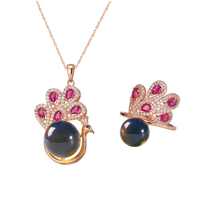 Collier pendentif et bague en ambre avec symbole de la fortune et de l'amour