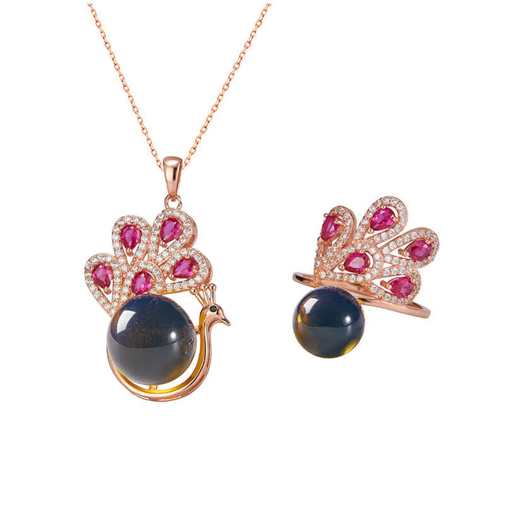 Collier pendentif et bague en ambre avec symbole de la fortune et de l'amour